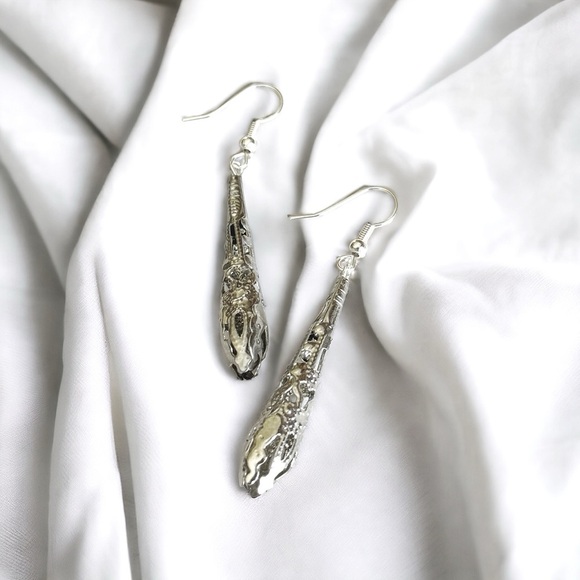 5 For $25💫Alternative Long Silver Filigree Dangles Earrings - Picture 7 of 7